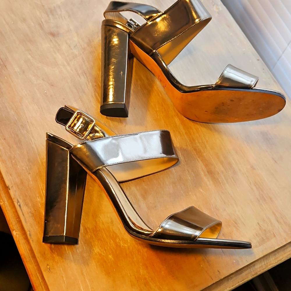 Theory metallic Patent leather heel size 39 1/2. - Picture 3 of 5